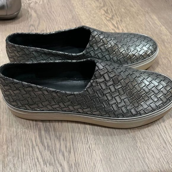 Stuart Weitzman woven slip on sneakers size 7 - Picture 2 of 3